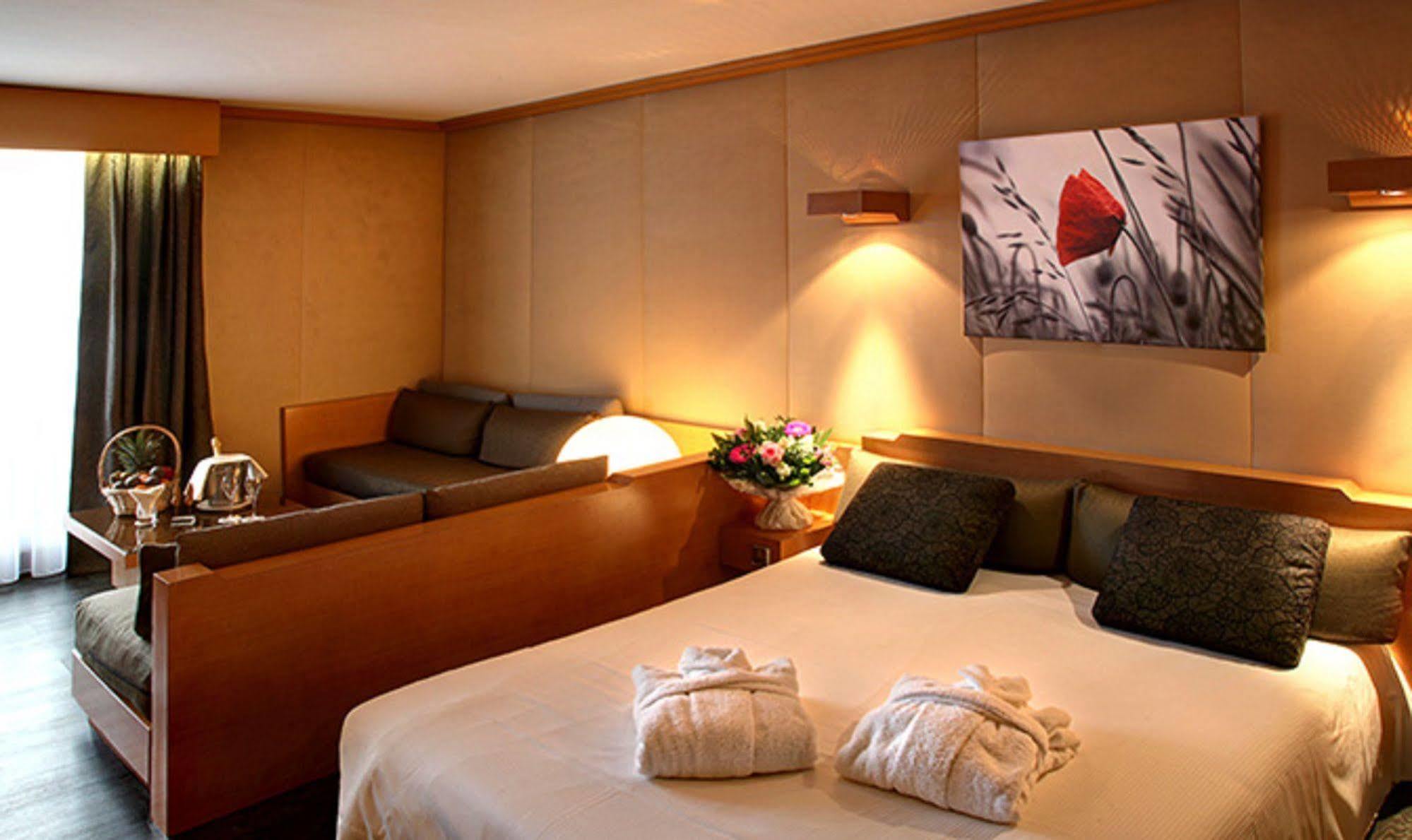 Amiraute Hotel Golf Deauville Touques Exterior photo